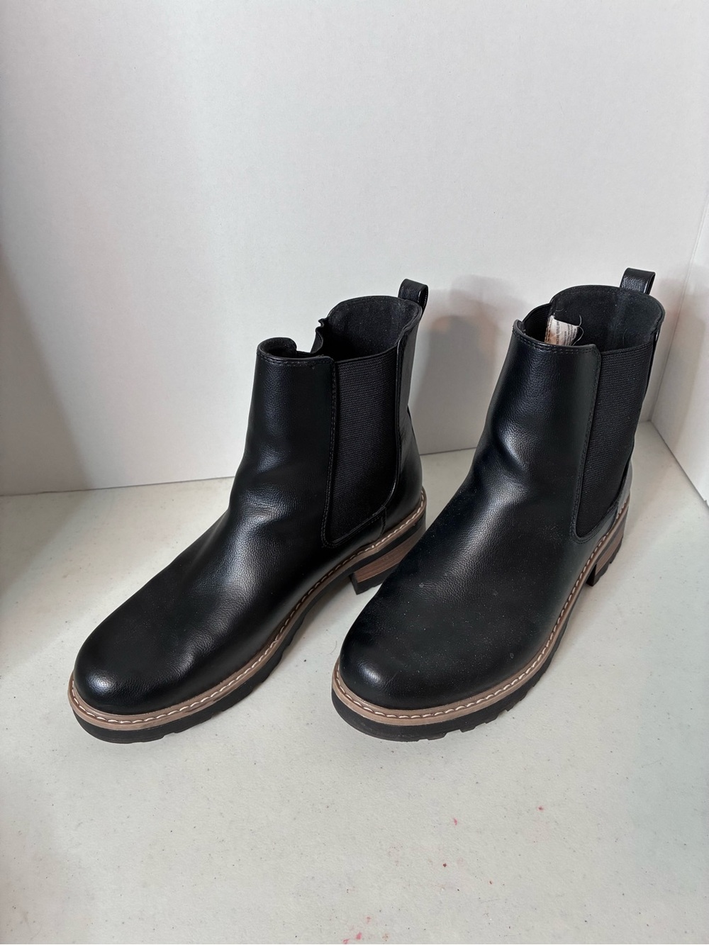 Black Chelsea Ankle Boots Lug Sole Pull On Booties Women’s Size 9